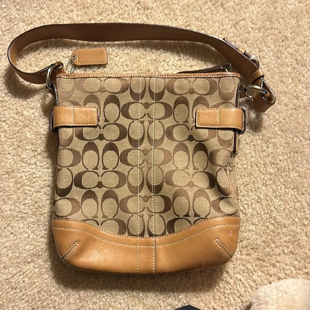Coach purse - Picture 2 of 7